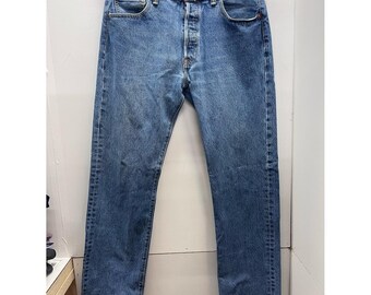 Levi's 501 Medium Tvättade Jeans Med Knappgylf I Raka Ben VTG 90-talets 34x34 EUC