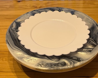 14” black & white handcrafted resin cake stand