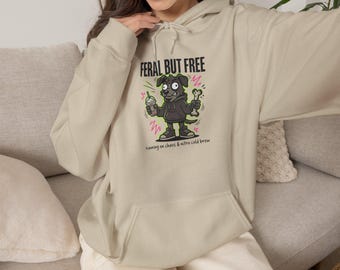 Sudadera con capucha Feral But Free Dog / humor caótico y desquiciado, agotamiento millennial