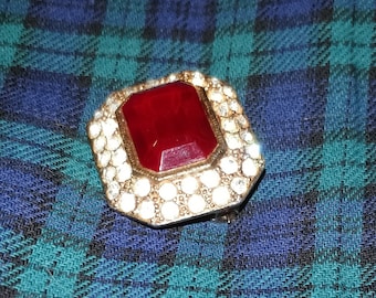 Brooch Ruby Red Stone in Gold with Crystal Diamond Rhinestones