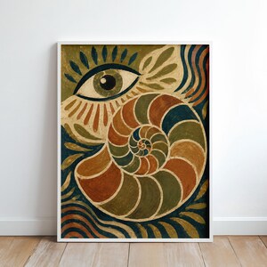 Könnte beinhalten: Ein gerahmter Kunstdruck mit einem großen Nautilus-Gehäuse in Rost-, Olivgrün- und Cremetönen. Über dem Gehäuse befindet sich ein stilisiertes Auge mit strahlenförmigen Linien. Der Hintergrund zeigt abstrakte Wellenmuster in Dunkelblau.