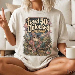 Nivå 50 Upplåst Retro Grafisk T-shirt - Rolig Födelsedagsdesign RGL2UJ