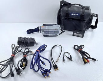 Sony DCR-TRV530 Digital8 Handycam 25x Zoom NightShot W/ Charging Cords & Case