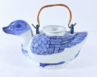 VTG Hand Painted Chinese Tea Pot, Duck Shaped Blue White Lid & Handle Porcelain