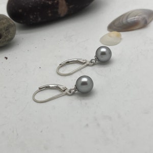 Boucles d'oreilles perles boules gris argenté rondes lisses 6 mm, fermoir levier, pendantes image 6