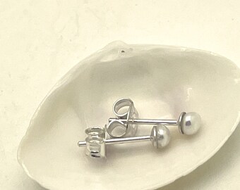 Zarte Perlenohrringe, kleinste Ohrstecker, echte runde Perlen 2,5-3 mm