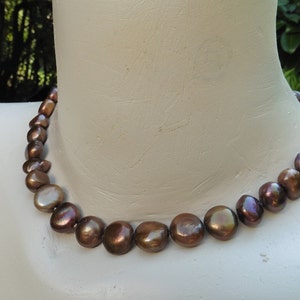 Braune echte Süsswasser-Perlen mit großem Federring Bild 1