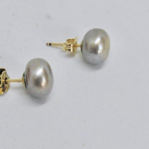 Pearl stud earrings 6 mm gray real freshwater pearls slightly flattened image 4