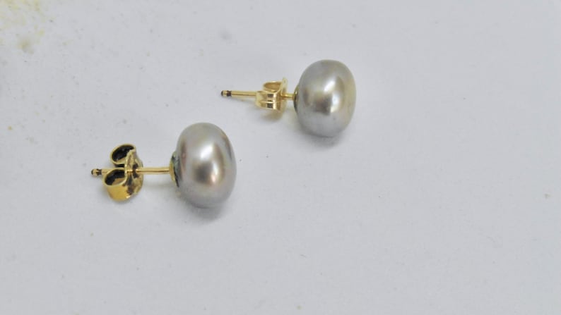 Pearl stud earrings 6 mm gray real freshwater pearls slightly flattened image 4