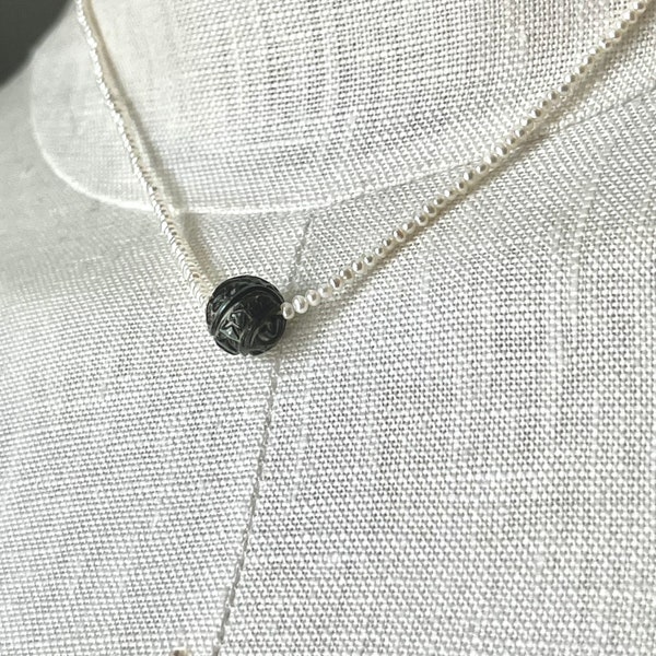 Tahitian pearl on a delicate seed pearl necklace, engraved Tahitian pearl 10 mm