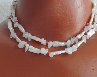 Pearl necklace made of keshi pearls, white long necklace with pearls and rose quartz