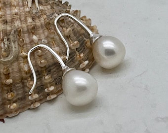 White real freshwater pearls hanging earrings with 925 silver hooks