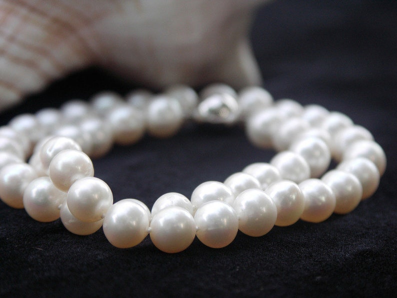 Bridal Jewellery festive white Pearl Necklace 9 mm with White Gold