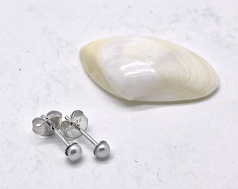 Delicate pearl earrings, smallest stud earrings, real round pearls 2.5-3 mm