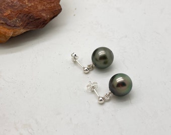 Tahitian pearls AAA with 925 stud earrings, black-green 10.6 mm, round harmonious shape, Christmas gift