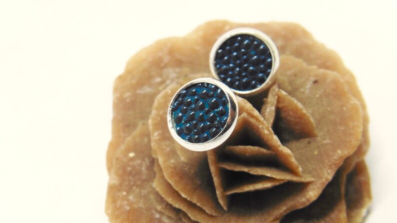 Earrings made of genuine stingray leather 10 mm silver 925 image 3