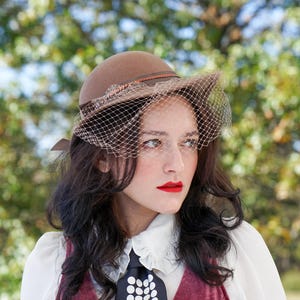 ADORABLE 1970s\' IVORY FELT HAT + WHITE MESH, GROSGRAIN & SEQUIN TRIM Tennessee Ivory Cowboy Hat with Rhinestone Band – 12th Tribe main image 3