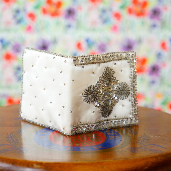Vintage Beaded Sequin Wallet/ 1950s Wallet/ Vintage Purse/ Vintage Coin Purse/ Bifold Wallet/ Embroidery Wallet/ Money Pouch/ 1960s Bag