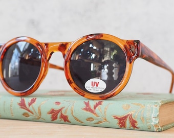 Vintage Emmanuelle Khanh Sunglasses 1990 display picture 2