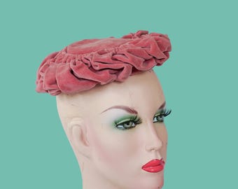 Vintage geplooide fluwelen fascinatorhoed met kantelmechanisme: jaren 1940, kantelmechanisme, Kentucky Derby, retro, MCM, bruiloft, theekransje