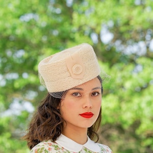 Vintage Straw Pillbox Hat with Veil, 1950s-60s Hat, Vintage Hat, Wedding Bridal Hat, Church Hat, Garden Party Hat, Retro MCM Hat, Women Hat
