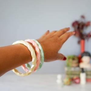Vintage Plastic Pastel Bangle Stack Set of 3/ Vintage 1980s Bracelets/ Vintage Jewelry/Costume Jewelry/ Retro Jewelry/ Boho Bracelet