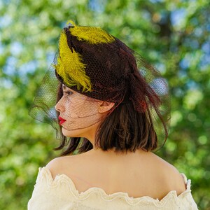 Cappello da corteggiatore vintage anni '40 con piuma, cappello anni '40, cappello inclinato, cappello vintage, modisteria vintage, cappello con piume, cappello da Tea Party, cappello Kentucky Derby