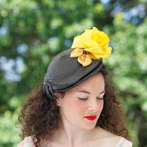 Vintage Floral Straw Half Hat, Vintage Hat, 1950s Hat, Cocktail Hat, Tea Party Hat, Spring Summer Hat, Wedding Hat, MCM Hat, Retro Glam