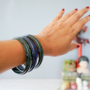 Vintage Plastic Bangles Stack Set of 3/ Vintage 1980s Bracelets/ Vintage Jewelry/Costume Jewelry/ Retro Jewelry/ Boho Bracelet/ 80s Fashion