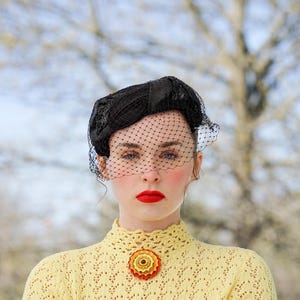 Vintage Pleat Bow Sequin Leaf Half Hat With Veil, Women  display picture 2
