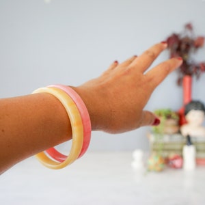 Vintage Set of 2 Plastic Bangle Bracelets/ Vintage Bracelet/ Vintage Jewelry/ Vintage Bangle/ Costume Jewelry/ Retro Jewelry/ Boho Bracelet