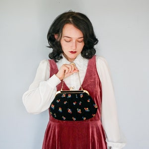 Cartera de mano con bordado floral vintage con asa superior / Cartera de los años 50 / Cartera vintage / Bolso de mano retro MCM / Bolso de mujer / Bolsos de noche / Cartera Fairycore