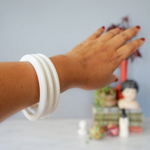Vintage Plastic Bangles Stack Set of 4/ Vintage 1980s Bracelets/ Vintage Jewelry/Costume Jewelry/ Retro Jewelry/ Boho Bracelet/ 80s Fashion