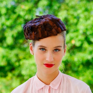 Vintage Feather Pillbox Hat, Vintage Hat, 1950s Hat, Vintage Millinery, Feather Hat, Tea Party Hat, Kentucky Derby Hat, Wedding Hat, Mod Hat