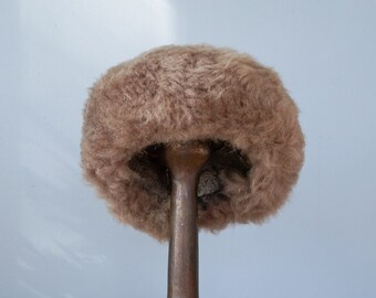 Vintage Shearling Fur Pillbox Hat, Cossack Hat, Vintage Fur  display picture 1