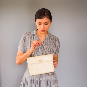 Vintage Faux Embossed Leather Top Handle Bag/ 1950s Purse/ Vintage Handbag/ Envelope Bag/ Vintage Bag Women/ Pocketbook/ Vintage Purse