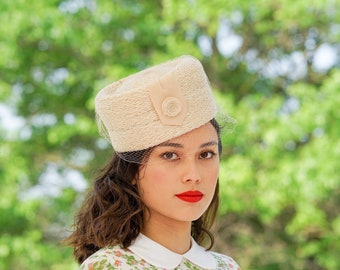 Vintage 1950s Cream Women\'s Hat Vintage 1950s Cream Halo Fascinator Hat: Bridal Wedding  main image 2