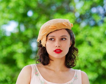 Vintage Feather Casque Hat, Vintage Half Hat, Vintage Hat, 1950s Hat, Vintage Women Hat, Cocktail Hat, Tea Party Hat, Wedding Hat, Retro Hat