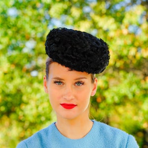 chapeau vintage en fourrure d&#39;agneau noir, chapeau vintage, chapeau pour femme vintage, chapeau des années 1950, chapellerie vintage, chapeau de cocktail, chapeau d&#39;hiver, chapeau de fourrure vintage