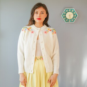 Vintage 1950s Embroidery Cardigan Size M, Women Sweater, 1950s Sweater Cardigan, Vintage Sweater, Pinup Rockabilly Cardigan, Winter Clothing