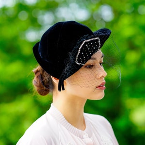帽子 Vintage velours hat Vintage Black Plush Velour Hat, Tall 1960s with Ribbon and