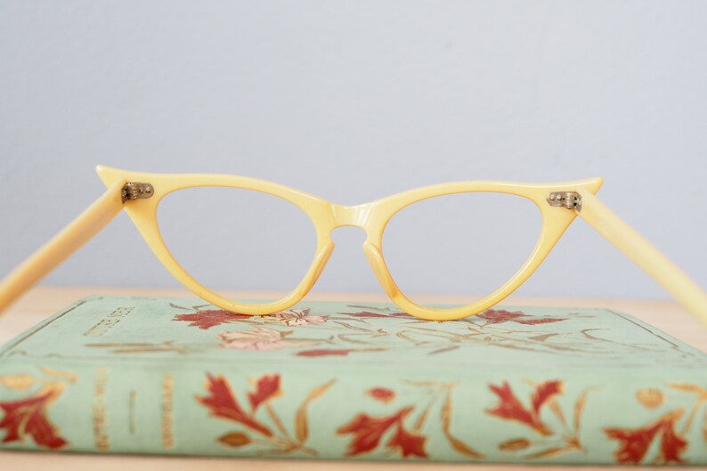 Vintage-Brille aus den 1960er Jahren, Cateye-Stil, Rockabilly-Brille von Victory Optical, Marmor-Gelbton, Neuware aus altem Lagerbestand Bild 8