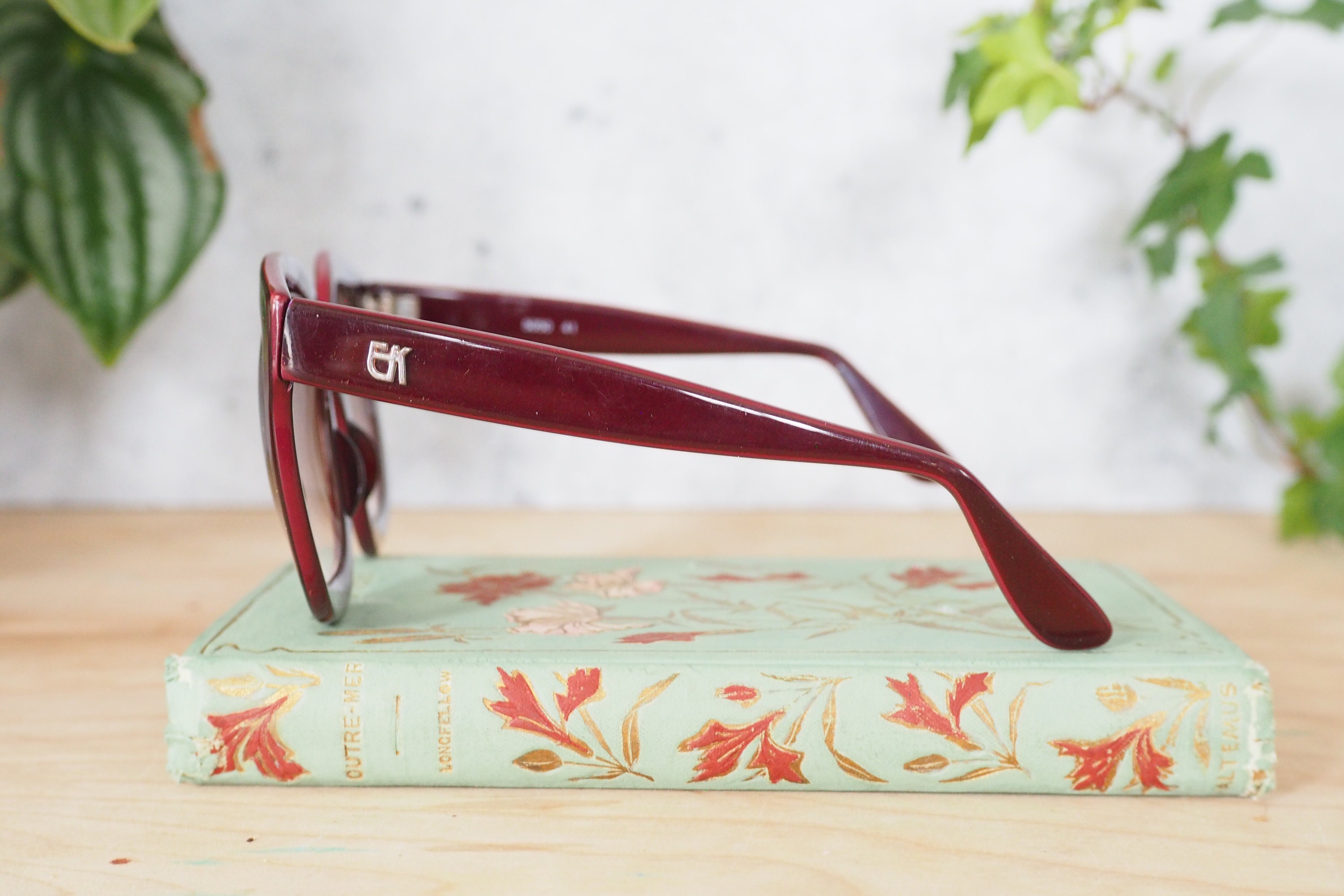 Oliver Peoples Sunglasses La Donna‎ JA 63-17-120 JAPAN White Pearl Frame Vintage New MIU MIU Sunglasses Gold Oval Skinny Metal Frame Italy  main image 2