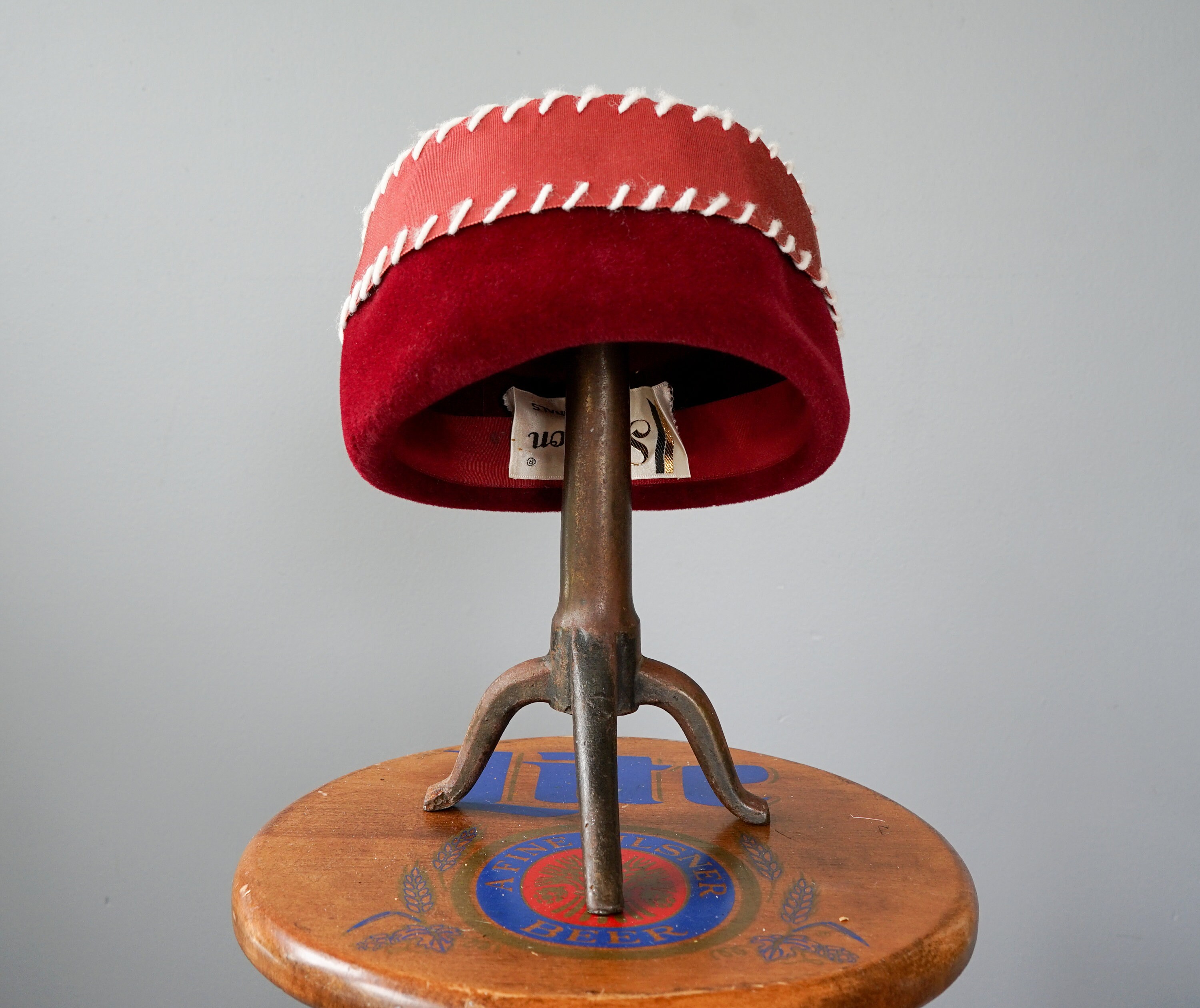 Vtg 1950s‎ Duchess Red Wool Fur Felt Pillbox Hat Leather Bow Body Made in Italy Wonderland main image 4