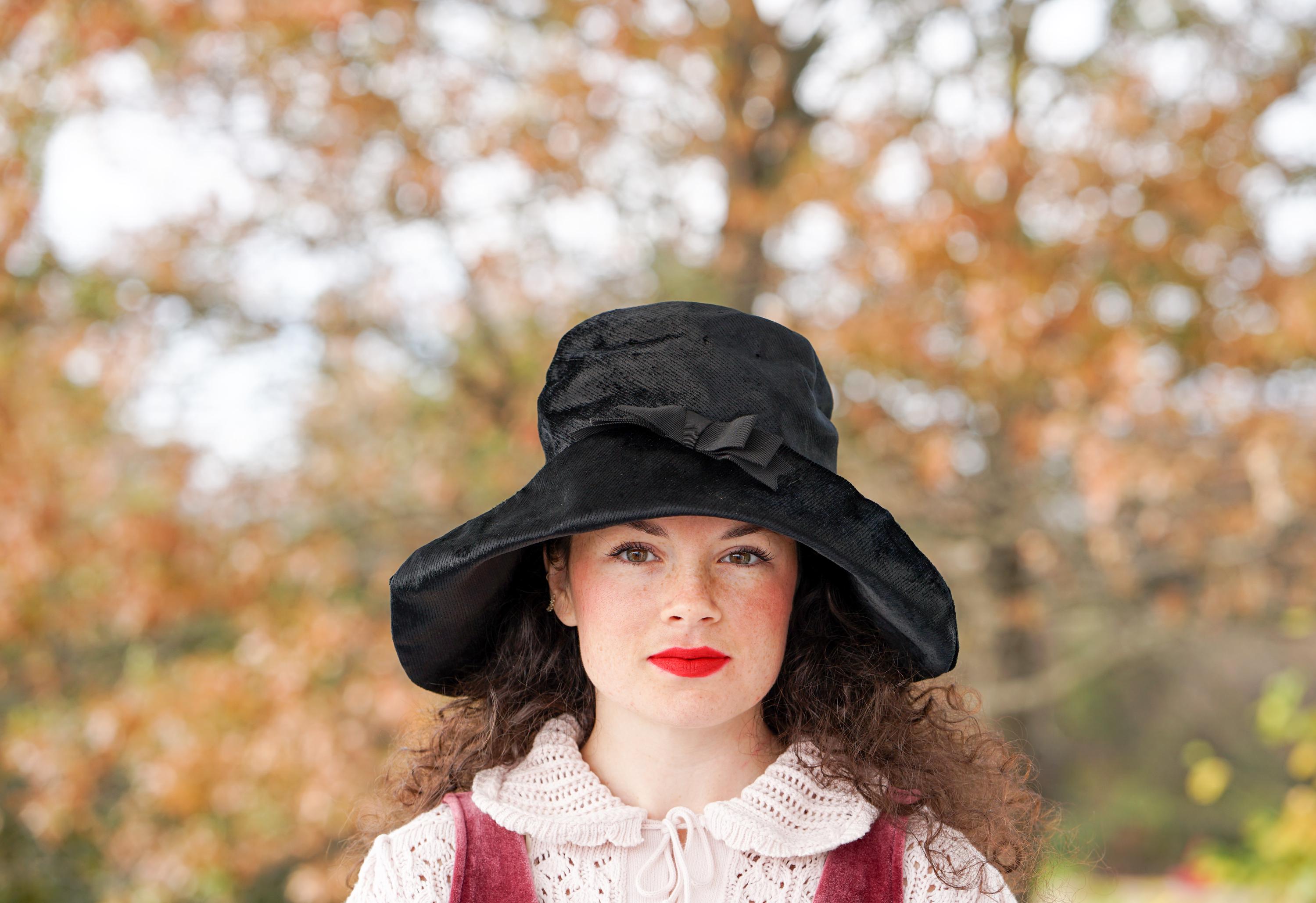 Vintage Black Velvet Bucket Hat, 1960s-70s Women Hat  display picture 1