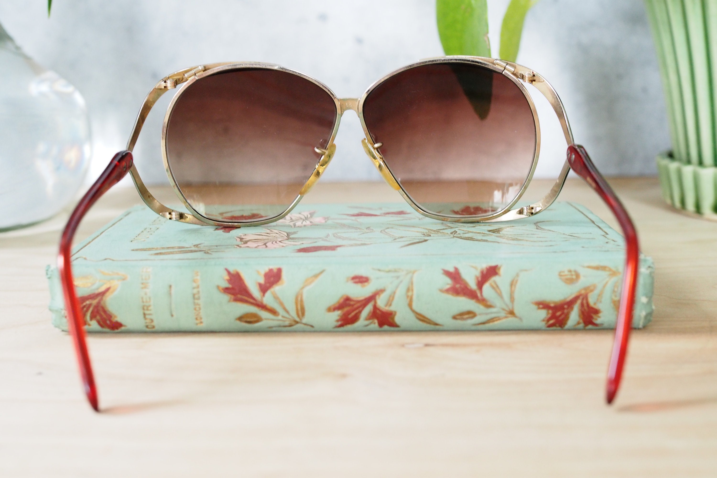 Vintage Sunglasses Butterfly Design by Tura Sunglasses 1970s  display picture 2
