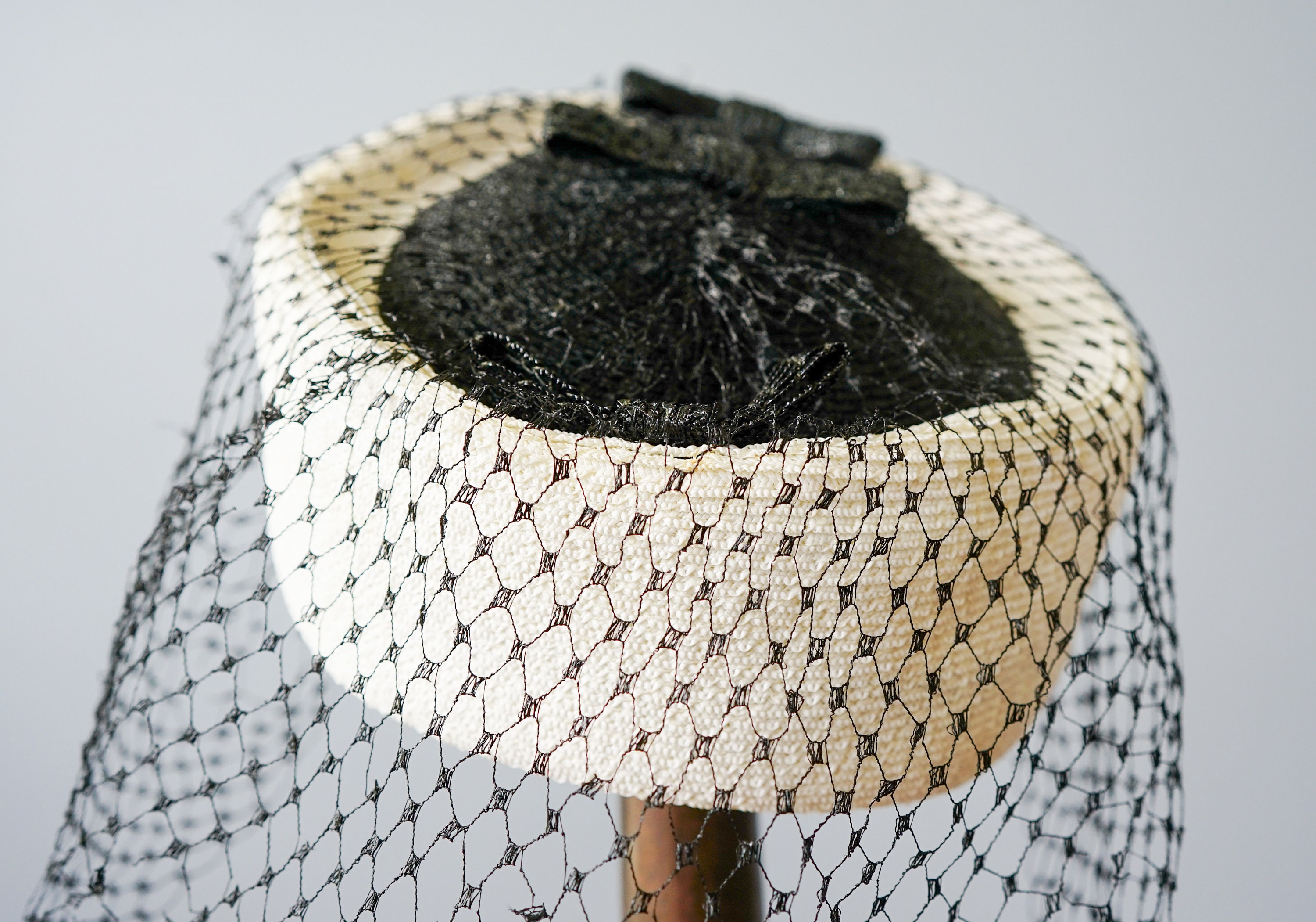Vintage Sirac New York Champagne Pillbox Hat Birdcage Veil 1950s 1960s Straw pillbox bridal hat with birdcage veil main image 3
