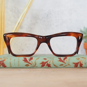 Gafas de ojo de gato vintage de los años 60, fabricadas en Francia, parte superior plana, nuevas, de stock antiguo, estilo carey, estilo rockabilly