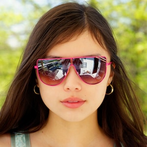 Vintage Sunglasses 1980&#39;s New old Stock/Vintage/80&#39;s Pink Tone Mirrored Lens Made In Taiwan