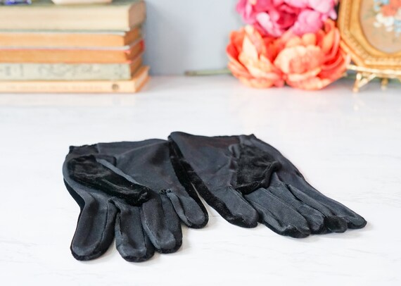 Vintage Black Silk Velvet Beaded Ladies Gloves Fo… - image 7